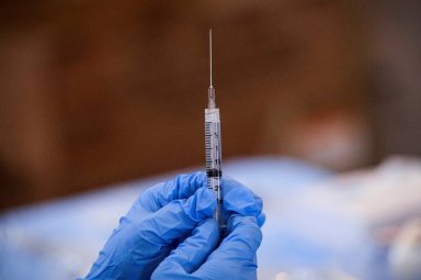 FILE PHOTO: A syringe is filled with a dose of Pfizer’s coronavirus disease (COVID-19) vaccine  at a pop-up community vaccination center in Valley Stream, New York