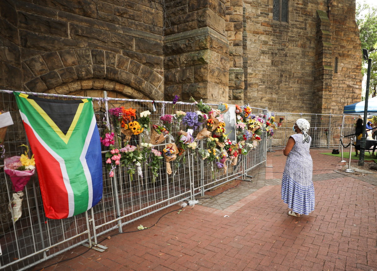 Mourners pay their respects to the late Archishop Desmond Tutu outside St Georges cathedral in Cape Town