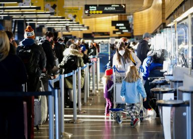 Dozens of flights listed as cancelled or delayed at Seattle-Tacoma International Airport