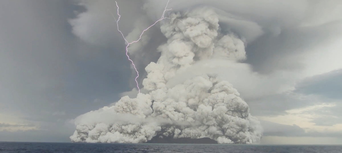 Eruption of the underwater volcano Hunga Tonga-Hunga Ha’apai off Tonga