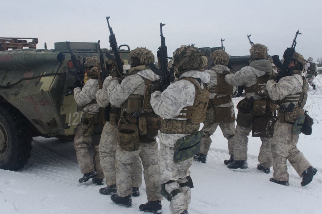 Ukrainian service members of the Air Assault Forces attend military drills in Lviv region