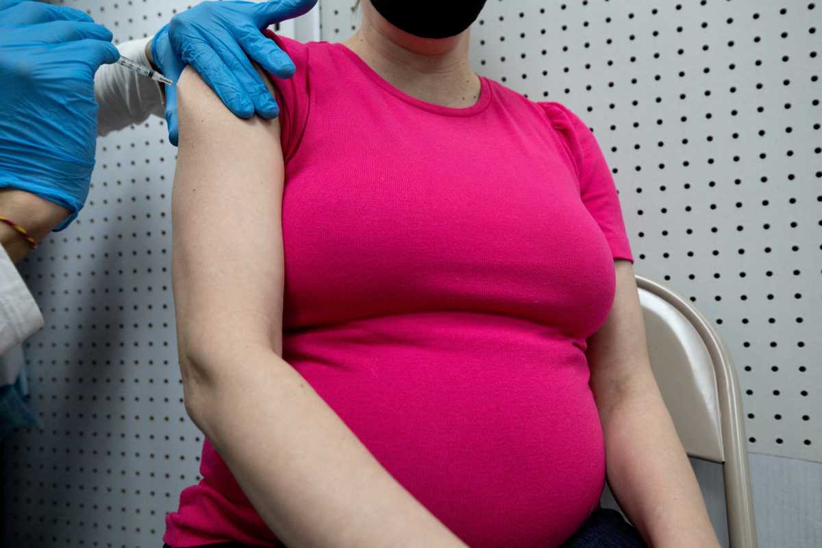 FILE PHOTO: Pregnant women receive the COVID-19 vaccine in Schwenksville, Pennsylvania