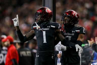 2021-11-21T003126Z_455020446_MT1USATODAY17202657_RTRMADP_3_NCAA-FOOTBALL-SOUTHERN-METHODIST-AT-CINCINNATI-1200×800-1