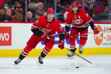 2021-10-29T030031Z_955251817_MT1USATODAY17047443_RTRMADP_3_NHL-BOSTON-BRUINS-AT-CAROLINA-HURRICANES-1200×800-1