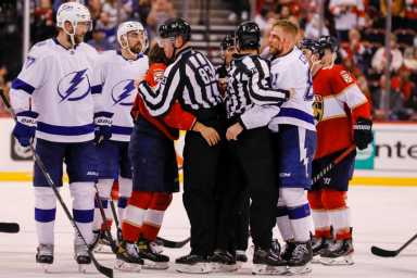 2022-04-25T025021Z_13281838_MT1USATODAY18148028_RTRMADP_3_NHL-TAMPA-BAY-LIGHTNING-AT-FLORIDA-PANTHERS-1200×800-1
