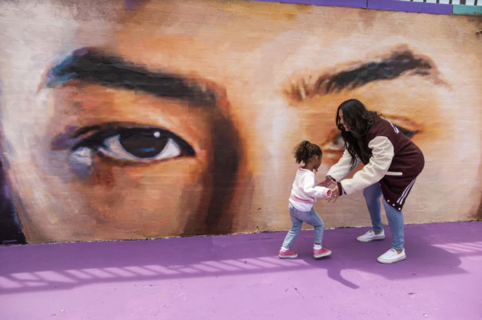 Vanessa Bryant Visits New Mural In Kobe's Hometown, Honouring