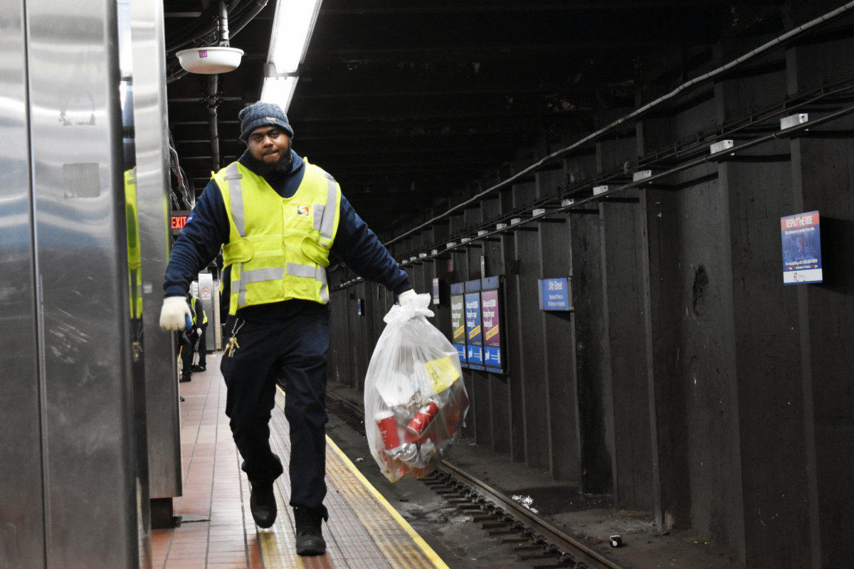 On the front lines: How SEPTA custodians work to keep Philly clean | www.elmarko.net