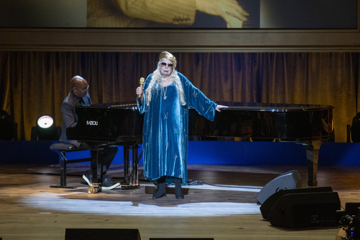 Joni Mitchell honored with Gershwin Prize at tribute concert Metro