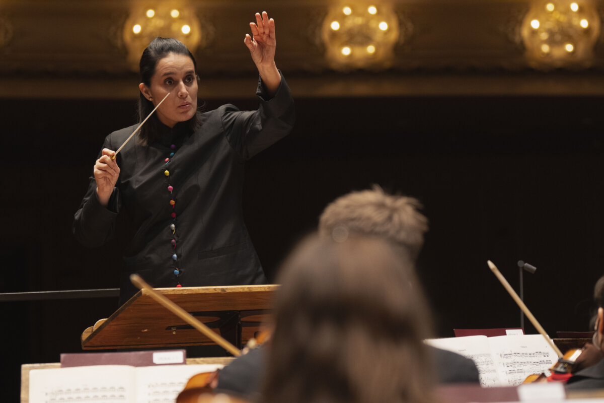 Philly conductor Lina Gonzalez-Granados wields her baton for Latina empowerment