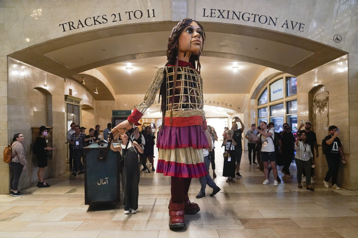 Little Amal, a 12-foot puppet of a Syrian refugee, will travel to Philadelphia – Metro Philadelphia