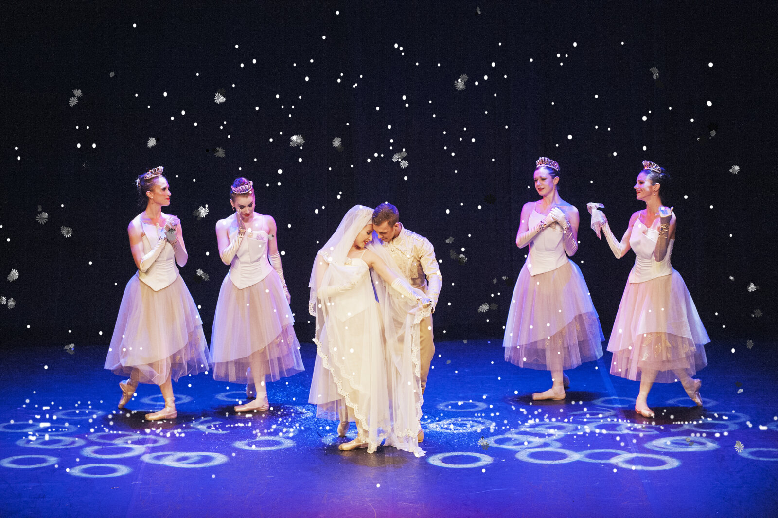 ballets-with-a-twist-show-brings-cocktails-to-life-through-dance