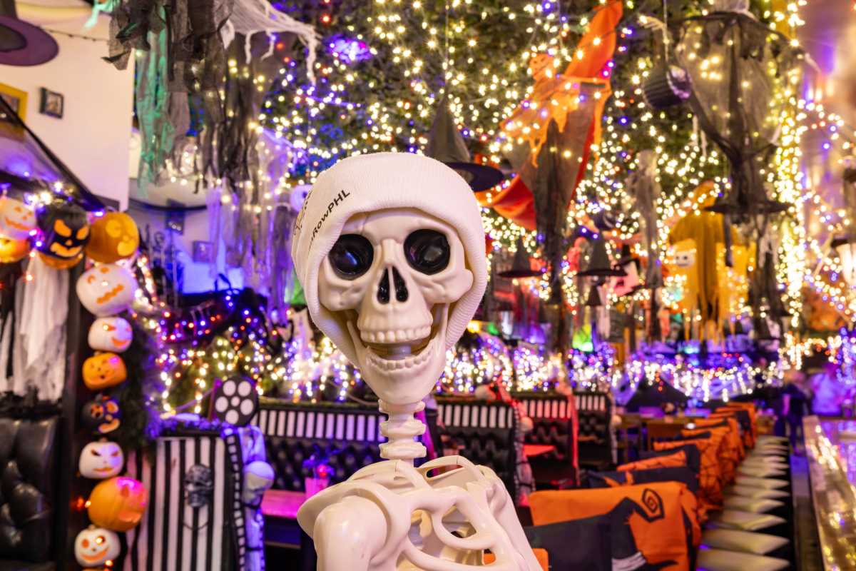 Craftsman Row Saloon Halloween Decor